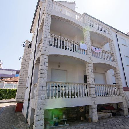 Apartments Lovric โตรกีร์ ภายนอก รูปภาพ