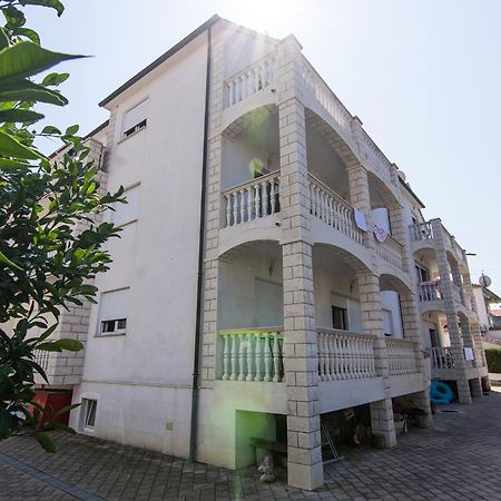 Apartments Lovric โตรกีร์ ภายนอก รูปภาพ
