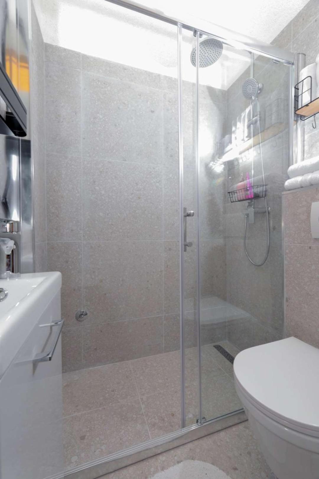 Apartments Lovric โตรกีร์ ภายนอก รูปภาพ