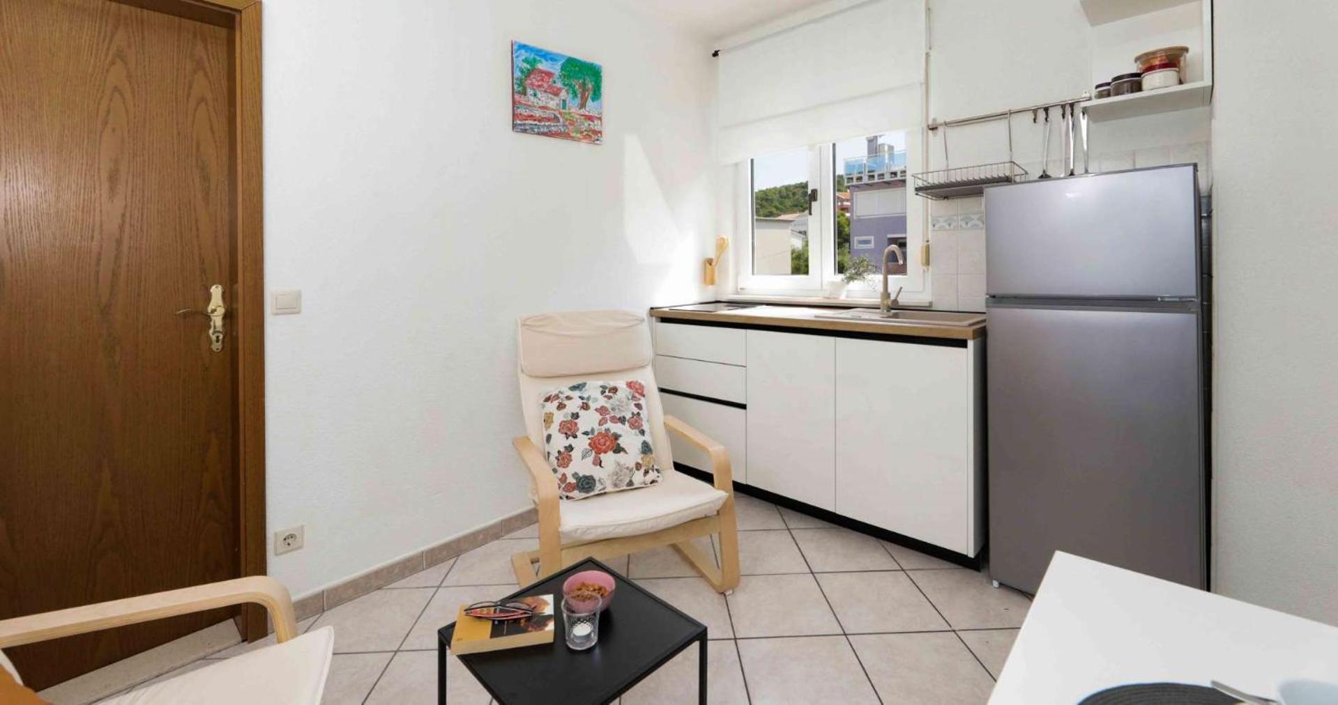 Apartments Lovric โตรกีร์ ภายนอก รูปภาพ