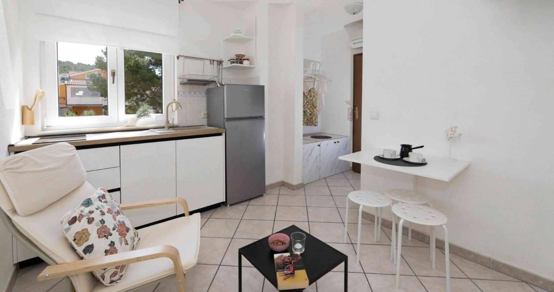 Apartments Lovric โตรกีร์ ภายนอก รูปภาพ