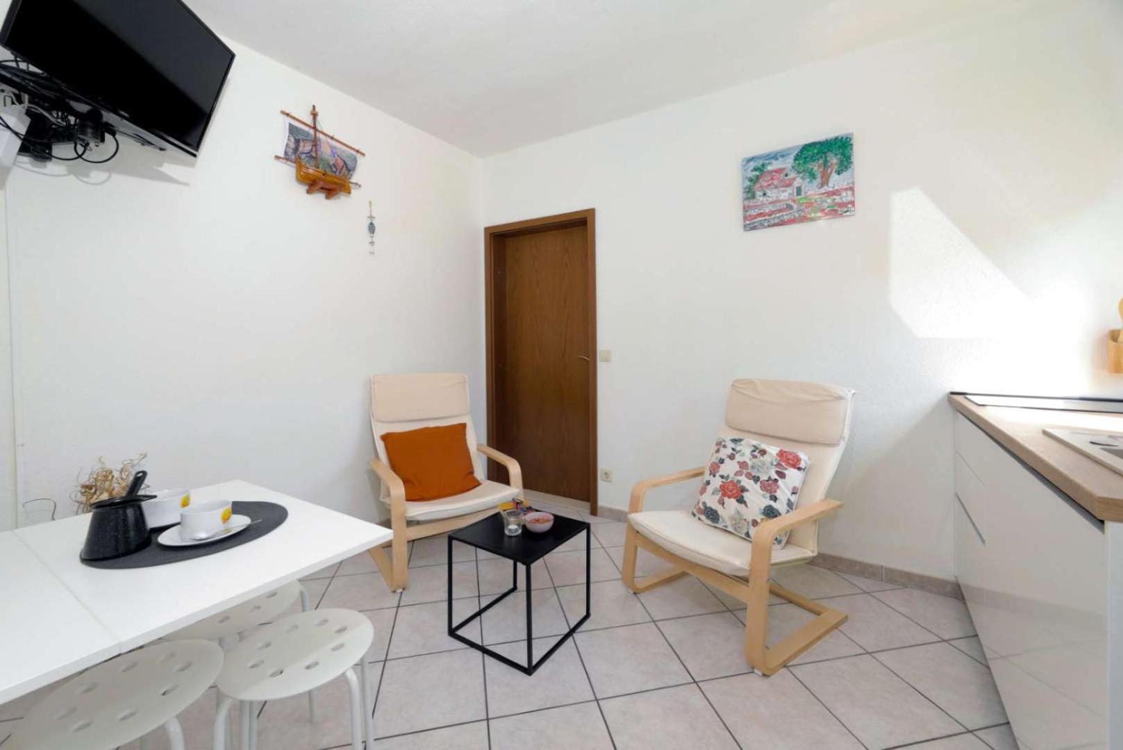 Apartments Lovric โตรกีร์ ภายนอก รูปภาพ