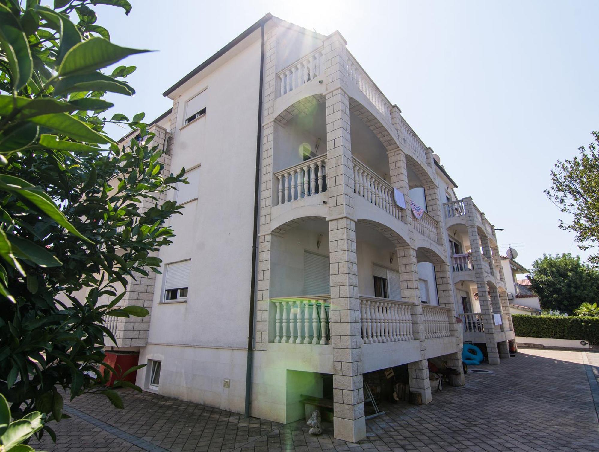 Apartments Lovric โตรกีร์ ภายนอก รูปภาพ
